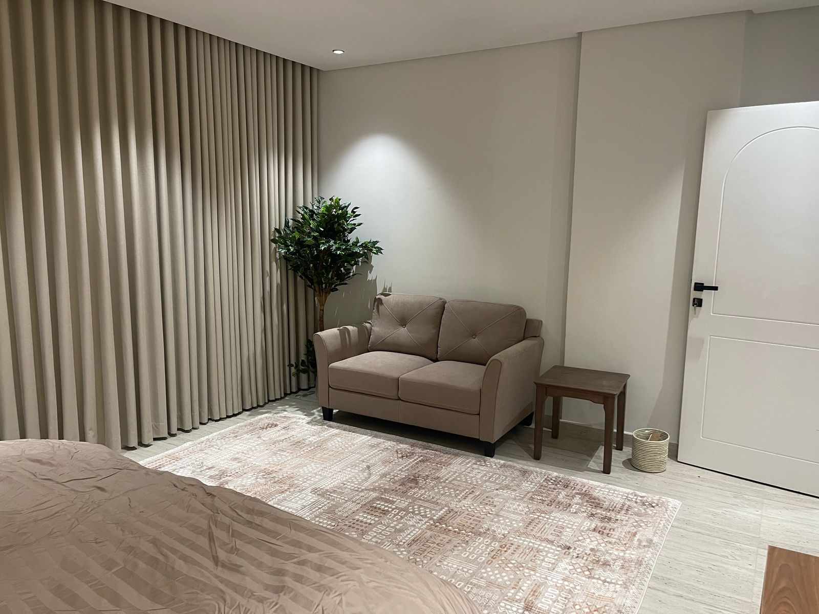 🏢 Furnished Studio Room - Al Majdiyah Residence ✨ Luxury hotel-style room with premium shared amenities